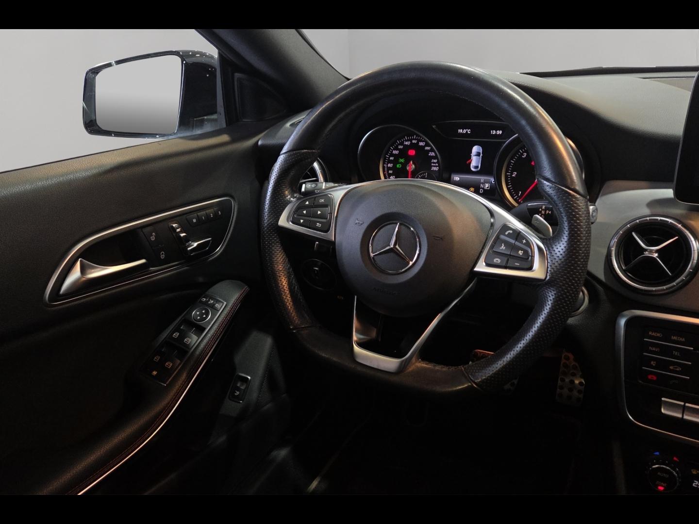 Image MERCEDES-BENZ CLA 200 d Fascination 7G-DCT