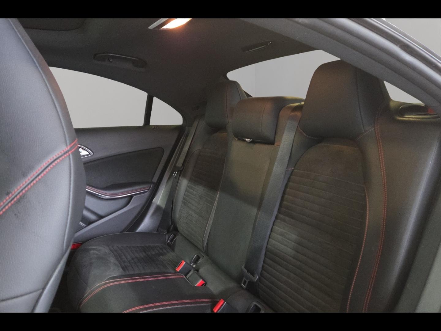 Image MERCEDES-BENZ CLA 200 d Fascination 7G-DCT