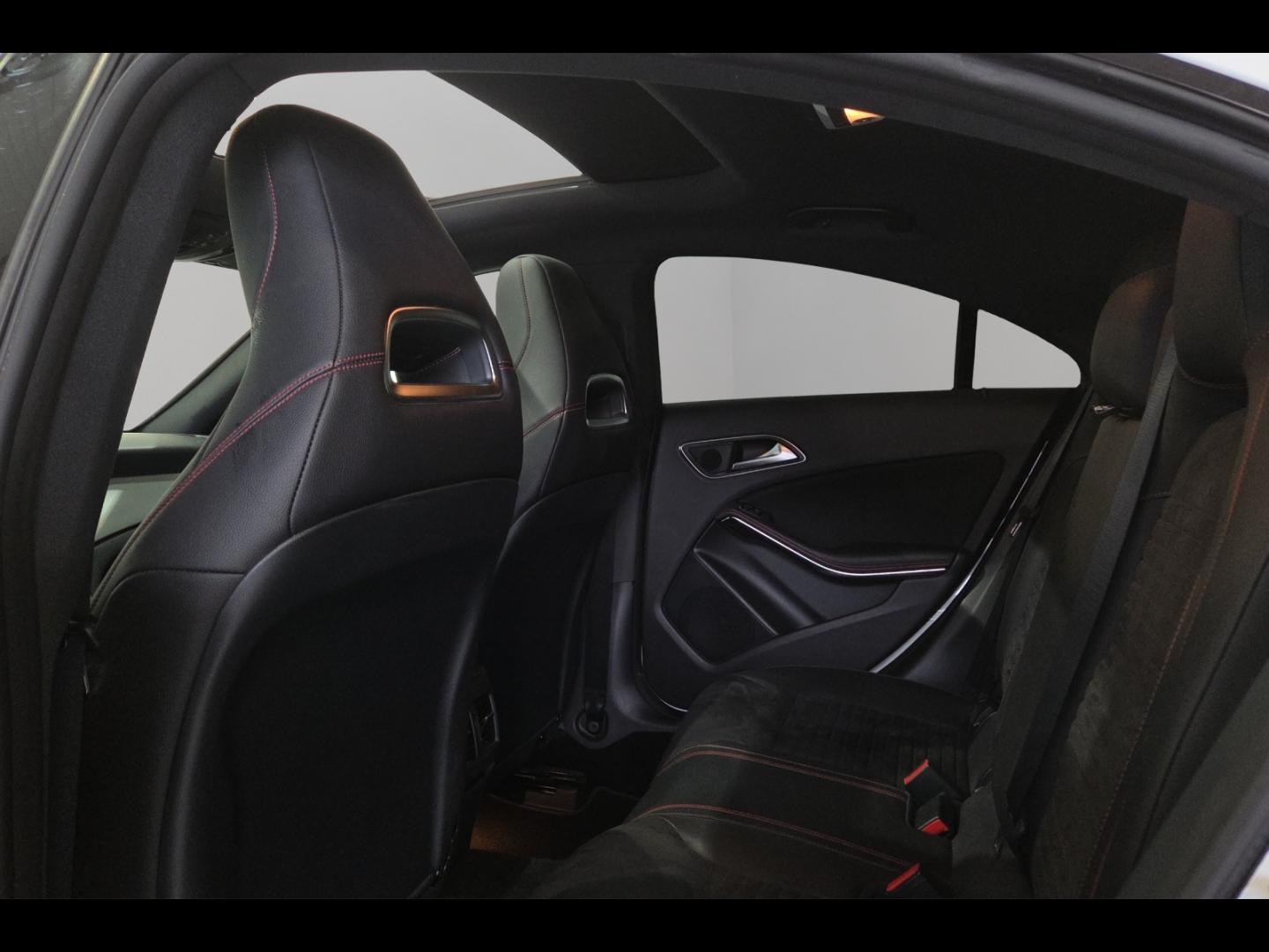 Image MERCEDES-BENZ CLA 200 d Fascination 7G-DCT