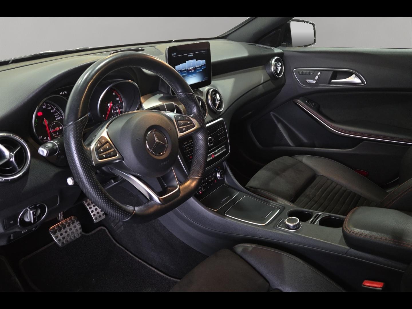 Image MERCEDES-BENZ CLA 200 d Fascination 7G-DCT