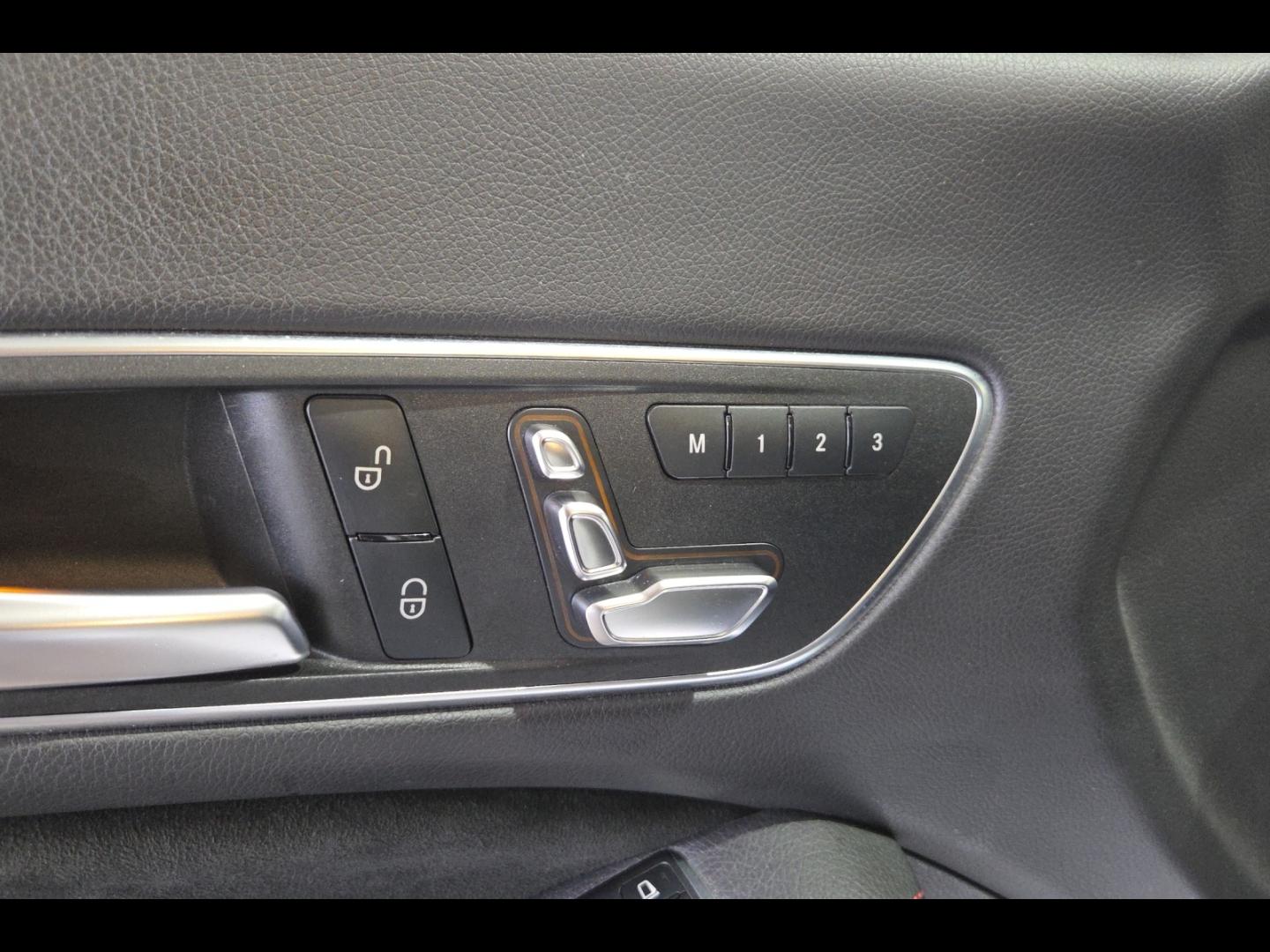Image MERCEDES-BENZ CLA 200 d Fascination 7G-DCT