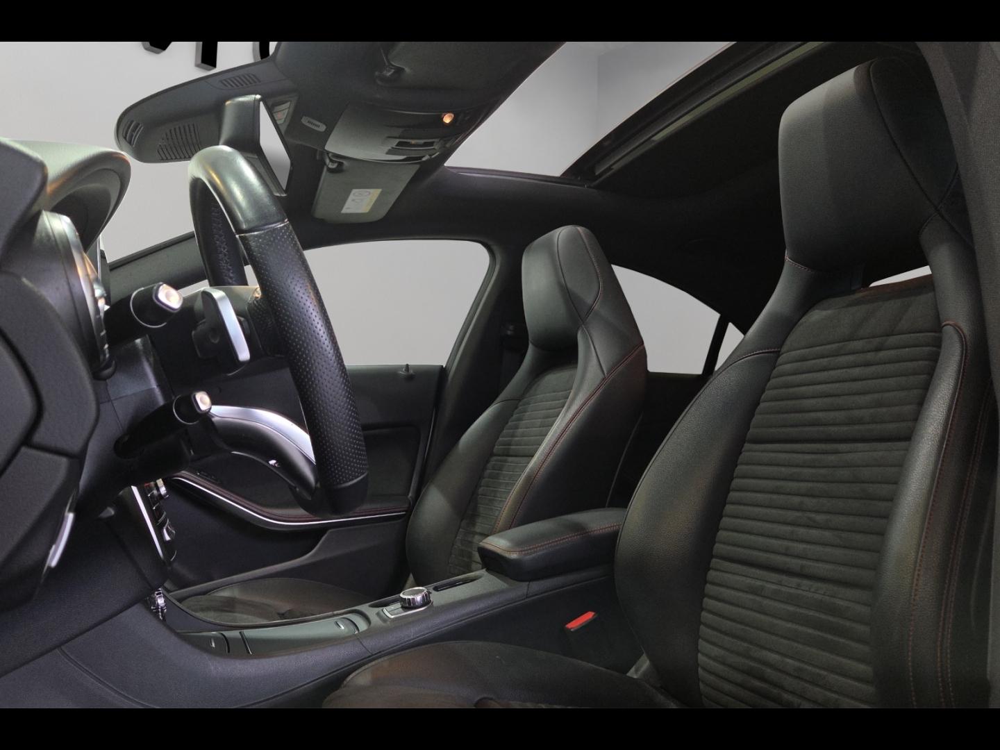 Image MERCEDES-BENZ CLA 200 d Fascination 7G-DCT