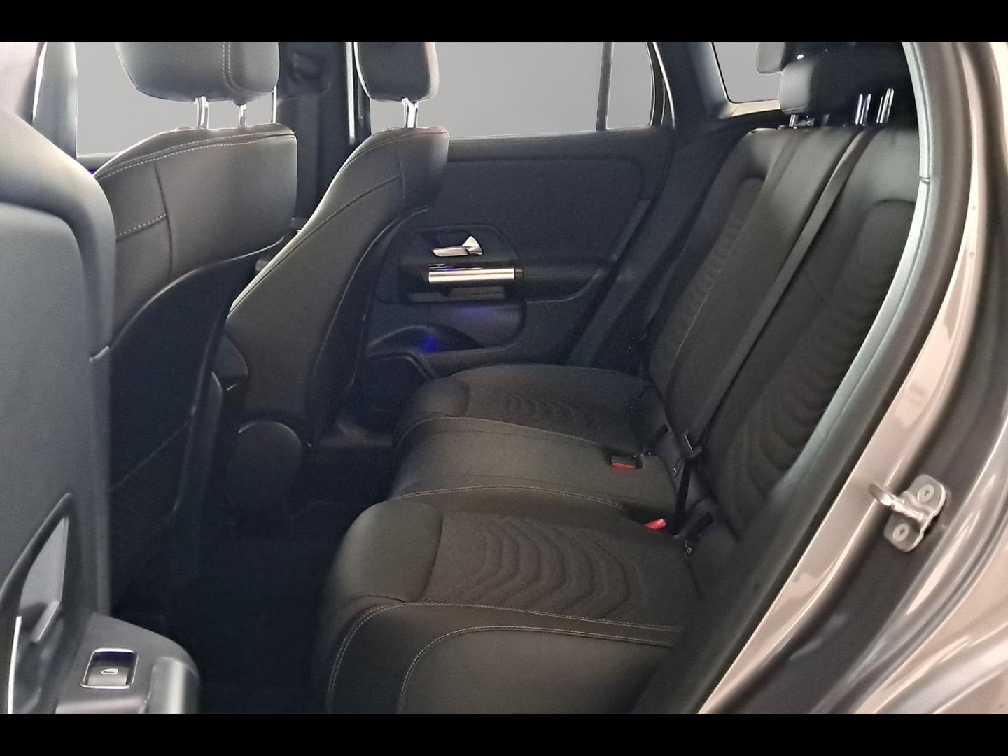 Image MERCEDES-BENZ GLA 200 d 150ch Progressive Line 8G-DCT