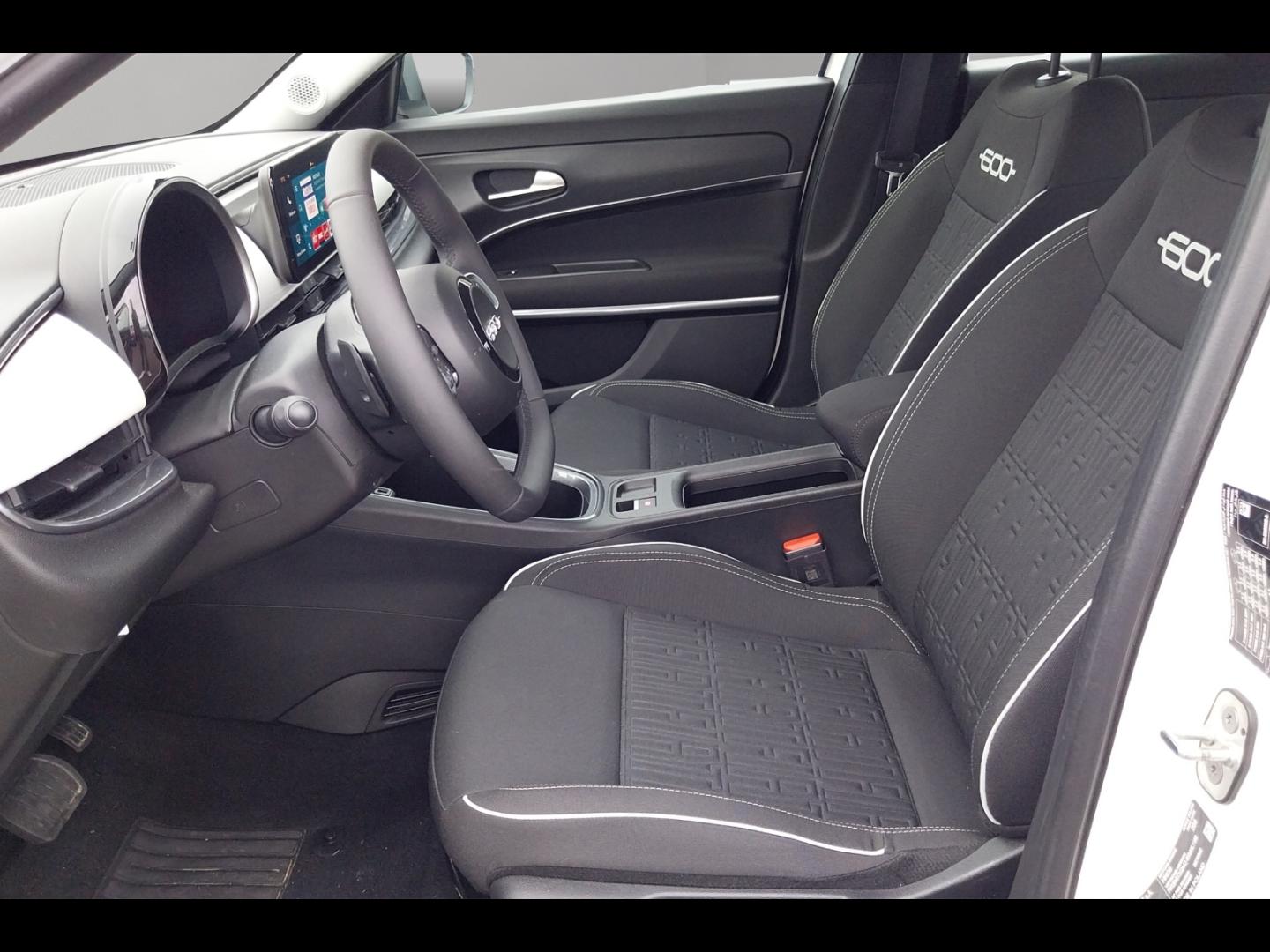 Image FIAT 600 1.2 Hybrid Turbo 145ch Pop eDCT6 Step 2