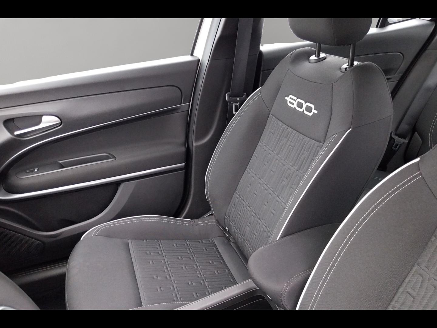 Image FIAT 600 1.2 Hybrid Turbo 145ch Pop eDCT6 Step 2