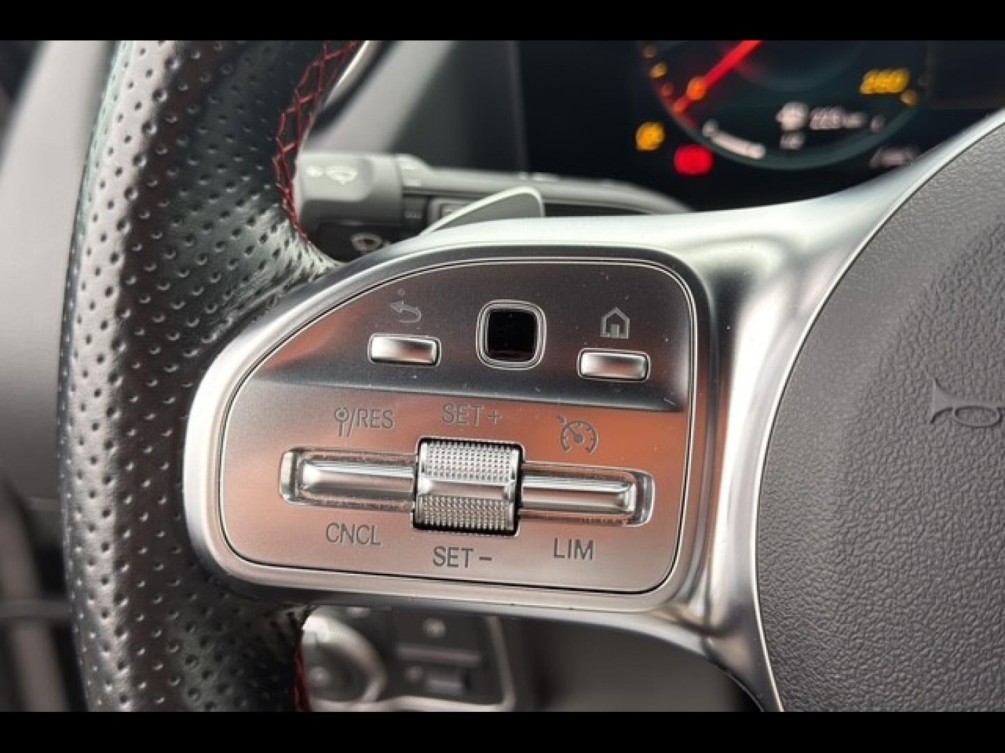 Image MERCEDES-BENZ GLA 200 d 150ch AMG Line 8G-DCT