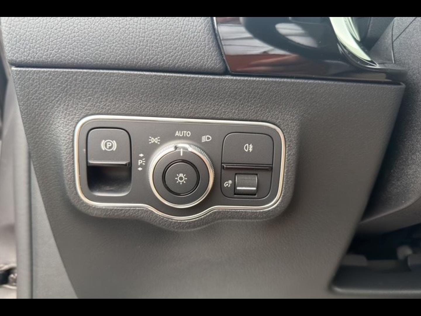 Image MERCEDES-BENZ GLA 200 d 150ch AMG Line 8G-DCT