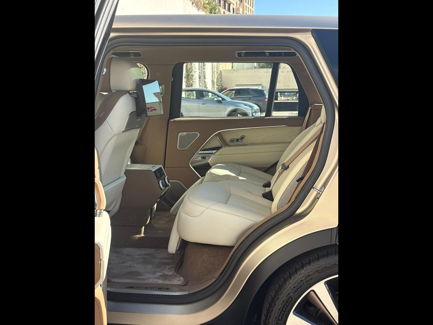 Image LAND-ROVER Range Rover 4.4 P615 615ch SV LWB