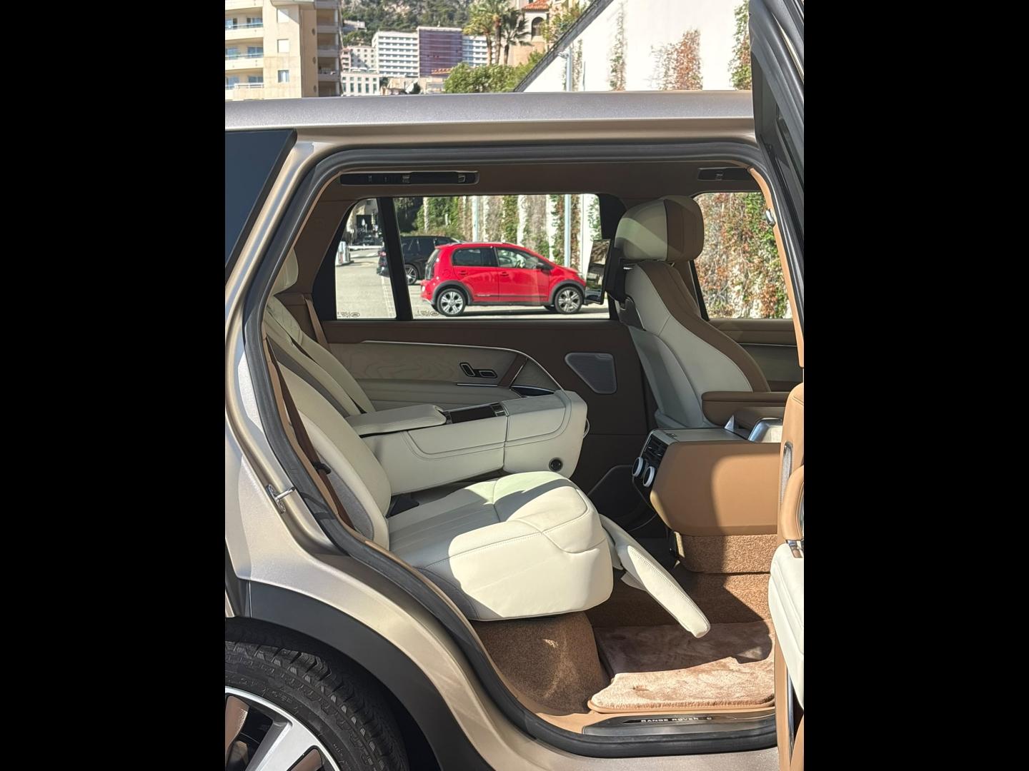 Image LAND-ROVER Range Rover 4.4 P615 615ch SV LWB