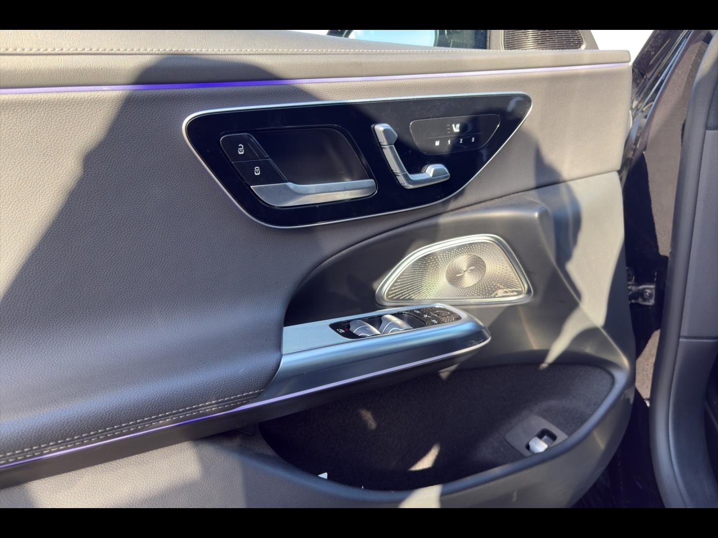Image MERCEDES-BENZ Classe E 300 d e Hybrid EQ 197+129ch AMG Line 9G-Tronic