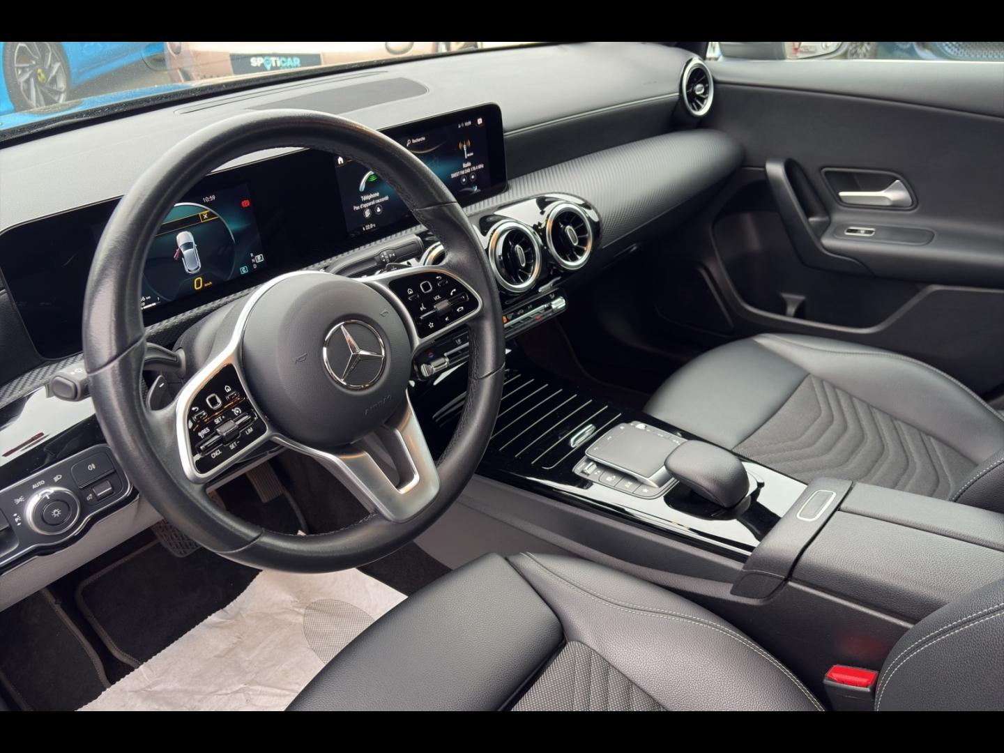 Image MERCEDES-BENZ Classe A 180d 116ch Style Line 8G-DCT