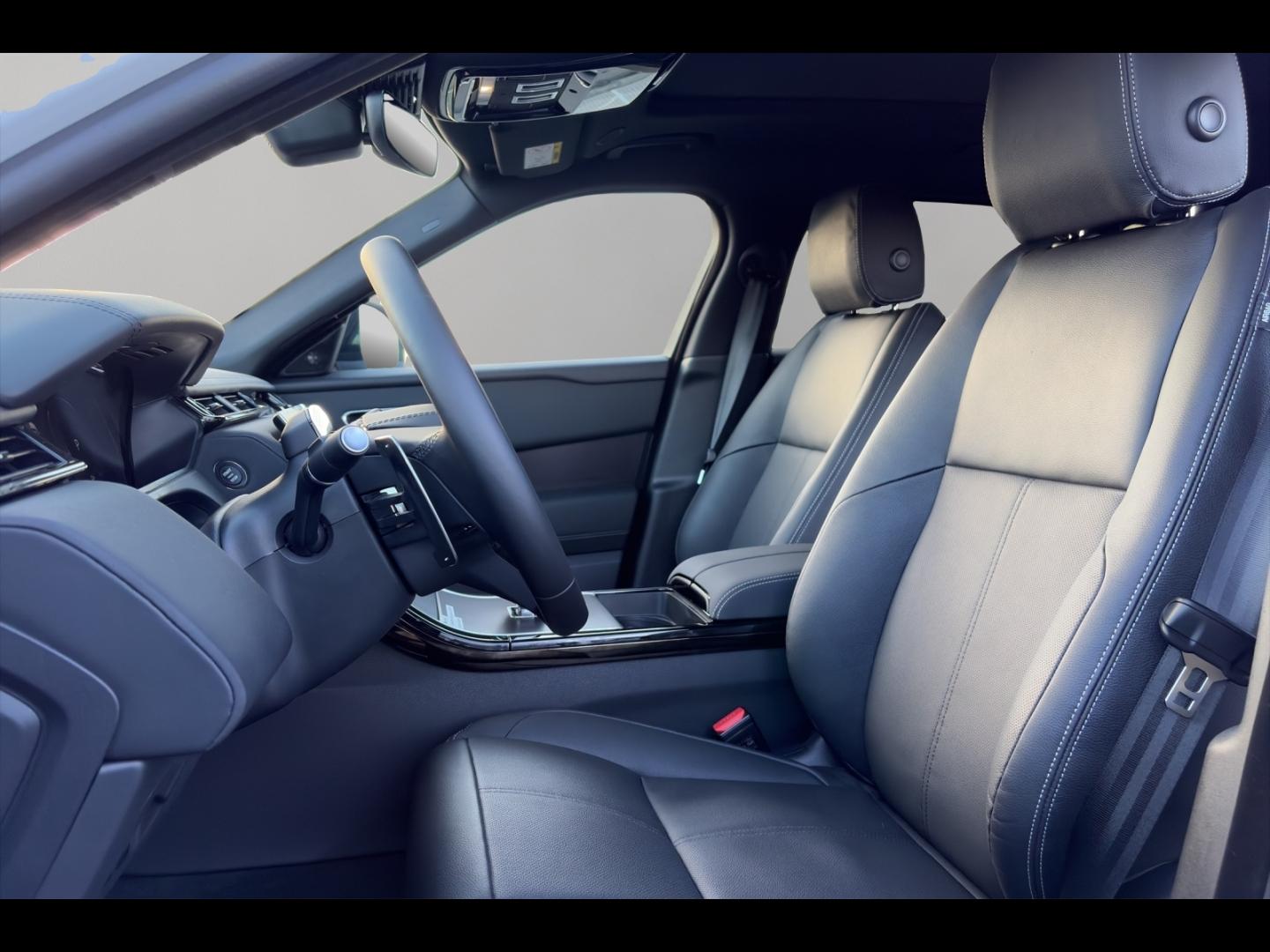 Image LAND-ROVER L560 2.0P AJ20-P4H PHEV AWD 5DR P400e