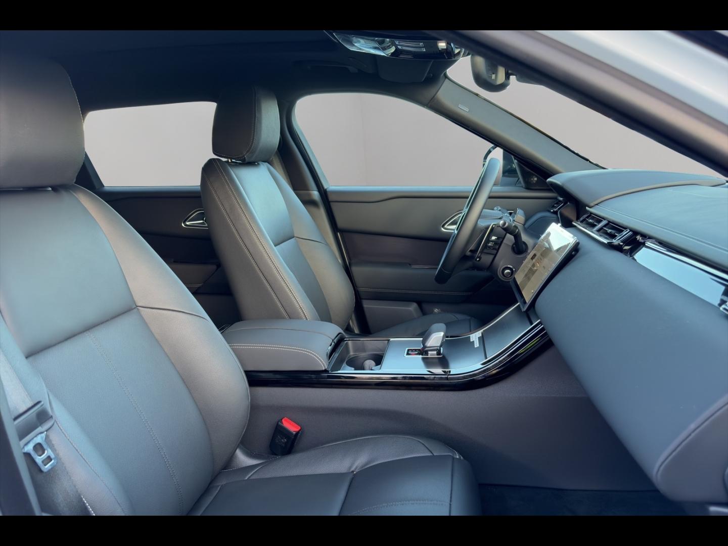 Image LAND-ROVER L560 2.0P AJ20-P4H PHEV AWD 5DR P400e