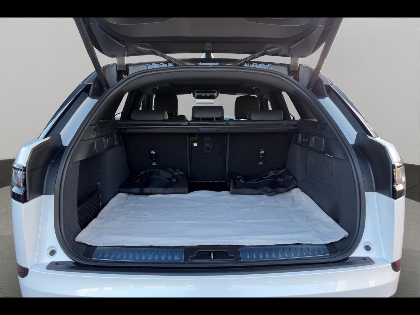 Image LAND-ROVER L560 2.0P AJ20-P4H PHEV AWD 5DR P400e