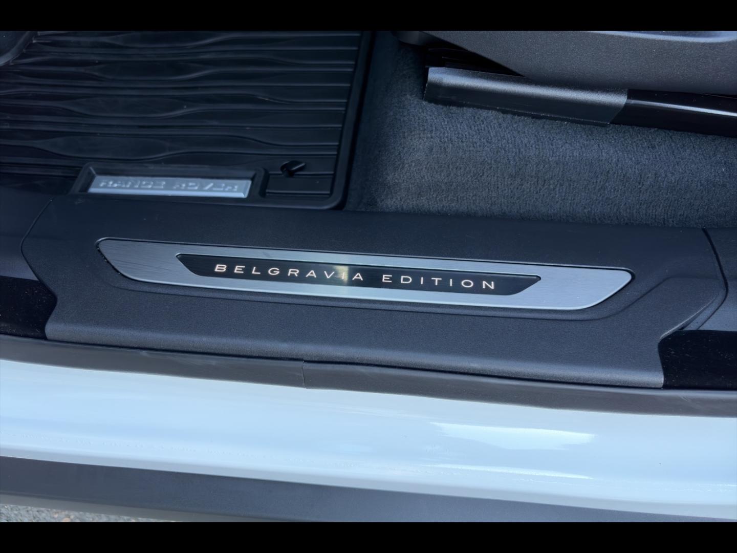Image LAND-ROVER L560 2.0P AJ20-P4H PHEV AWD 5DR P400e