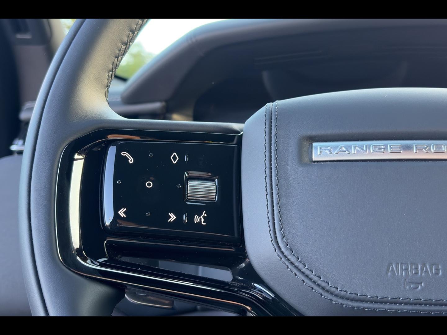 Image LAND-ROVER L560 2.0P AJ20-P4H PHEV AWD 5DR P400e