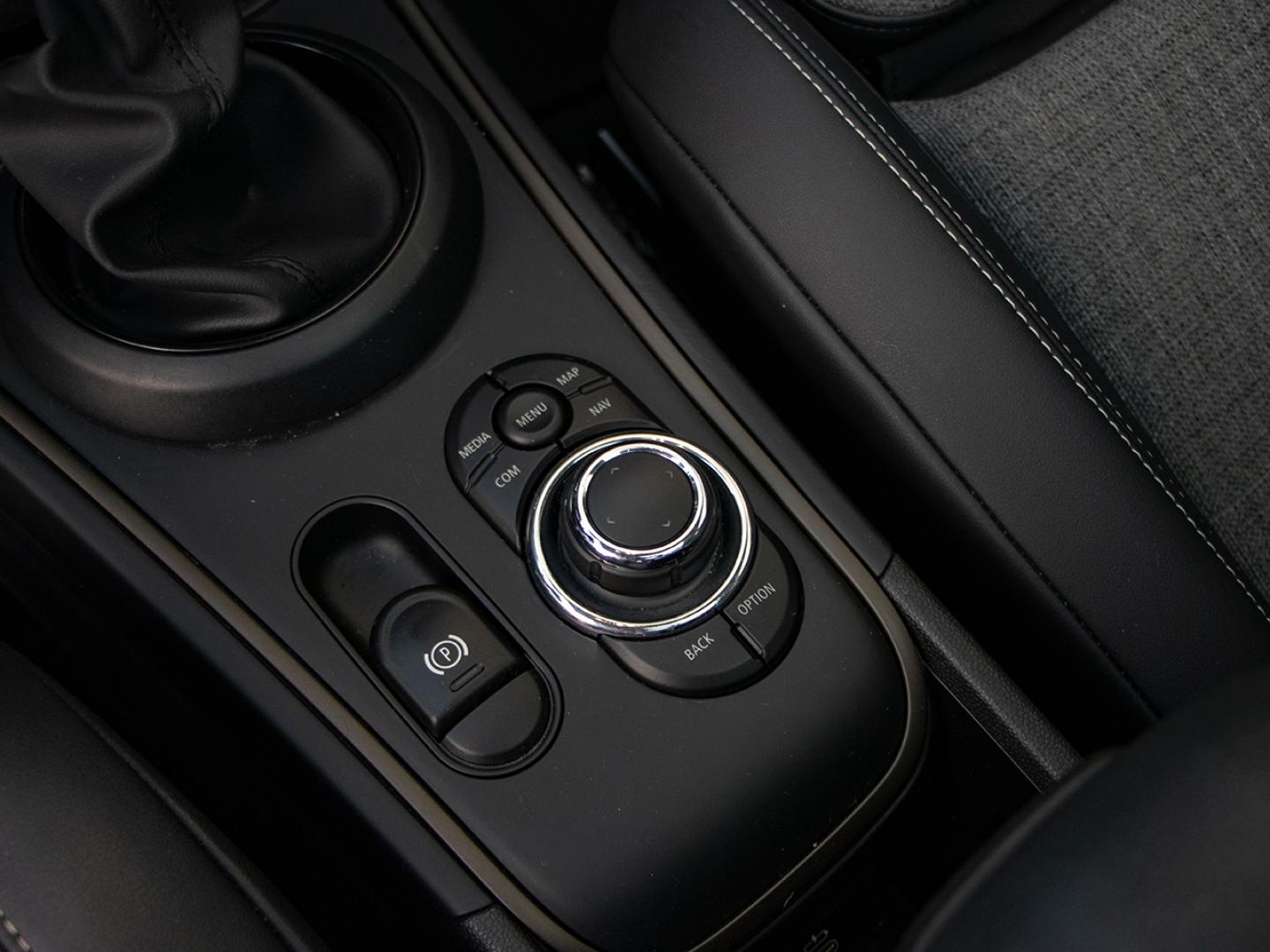 Image MINI Countryman Cooper SE 125ch + 95ch  Essential ALL4 BVA6