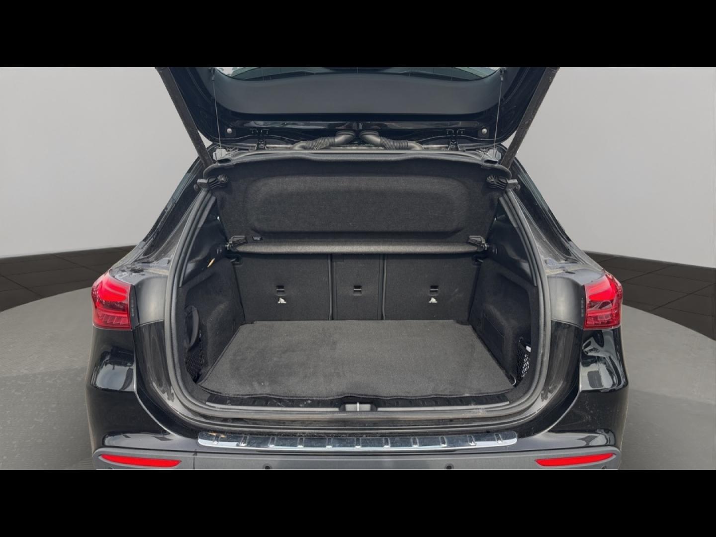 Image MERCEDES-BENZ GLA 180 d 116ch Progressive Line 8G-DCT
