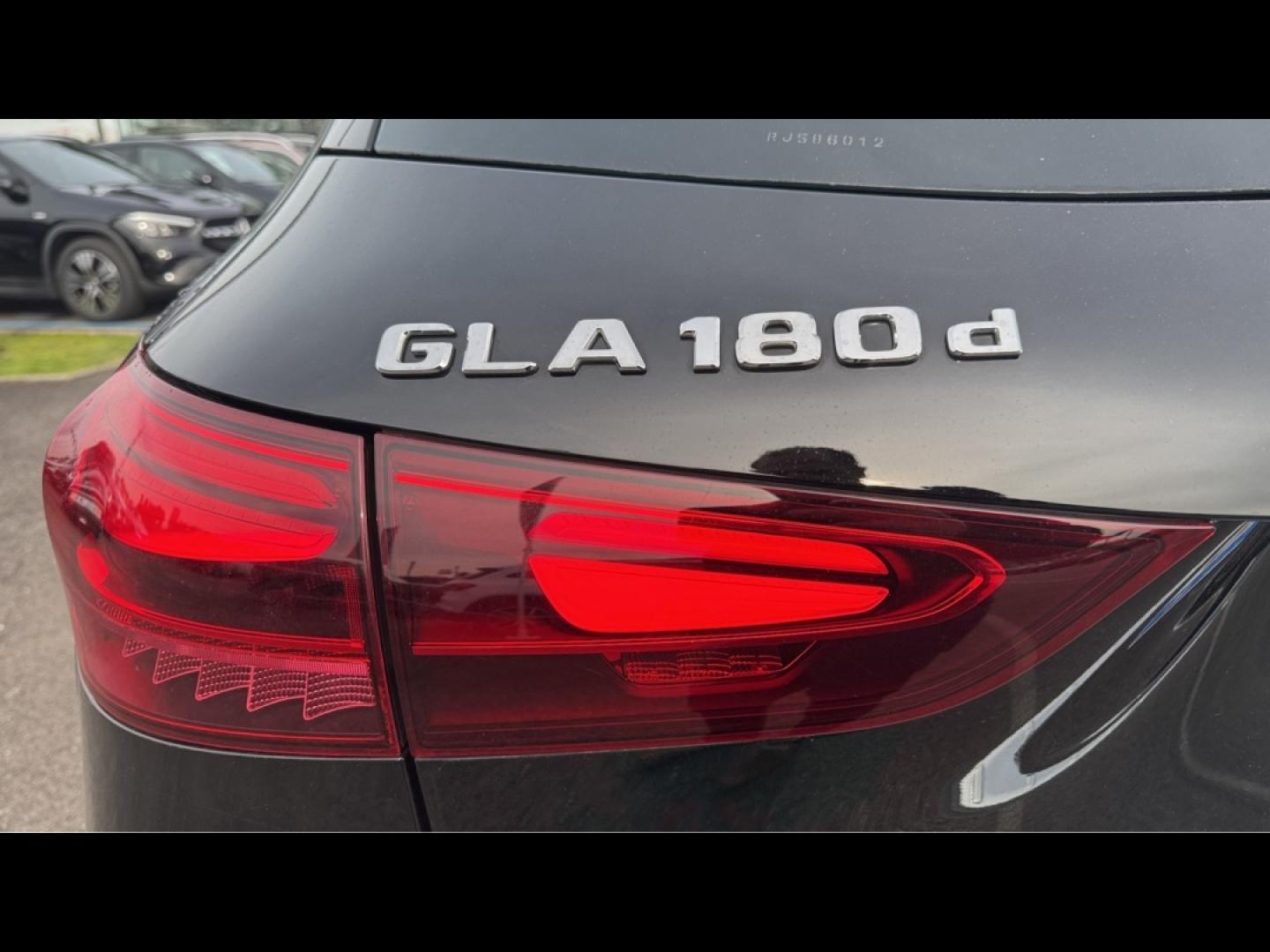 Image MERCEDES-BENZ GLA 180 d 116ch Progressive Line 8G-DCT
