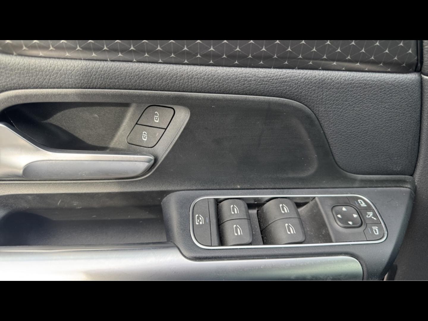 Image MERCEDES-BENZ GLA 180 d 116ch Progressive Line 8G-DCT