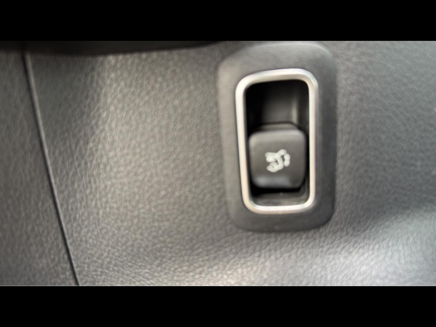 Image MERCEDES-BENZ GLA 180 d 116ch Progressive Line 8G-DCT